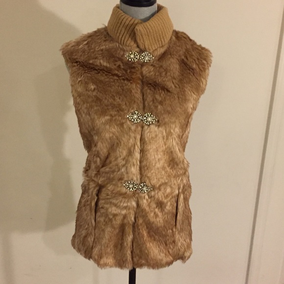 Badgley Mischka Faux Fur Vest w/Jewel Clasps 1X - Picture 8 of 8